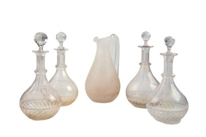 Ensemble de 4 carafes et leurs bouchons en...