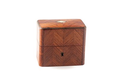 Coffret à parfum en bois marqueté et incrustation...