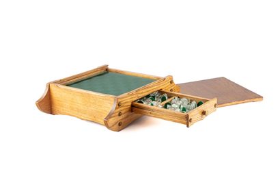Coffret en bois comprenant un jeu d'échec,...