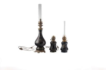 Ensemble de 3 lampes à huile en porcelaine...