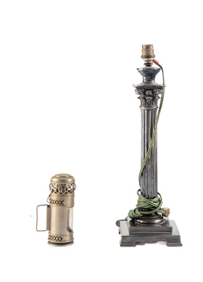 Pied de lampe en métal et bronze argenté...
