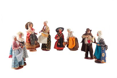 Ensemble de 8 santons en argile peinte représentant...