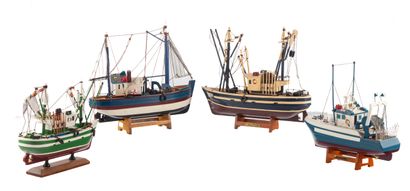 Ensemble de quatre maquettes de bateaux de...
