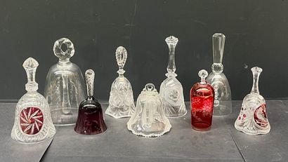 Ensemble de 9 cloches en verre 
H. : de 12...