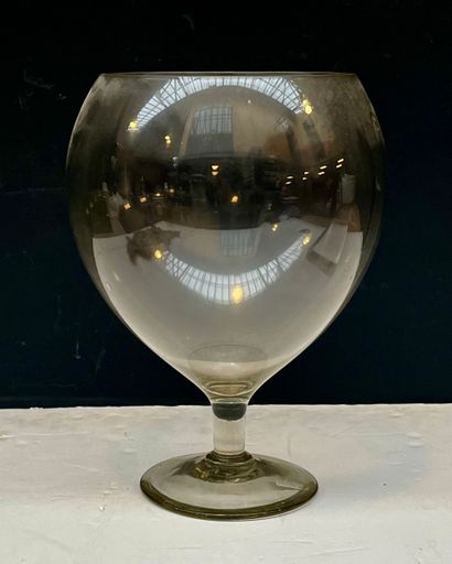 Vase en verre de forme ballon
XXe siècle
H....