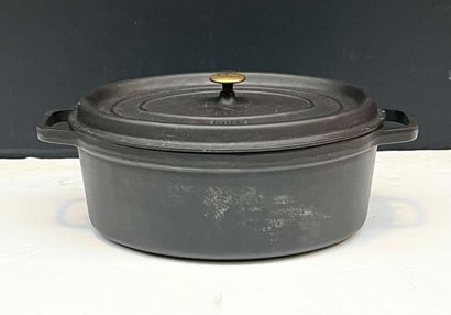 STAUB
Cocotte en fonte de forme ovale 
H....