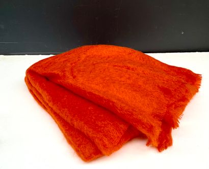 Plaid en mohair (100%) de couleur orange...