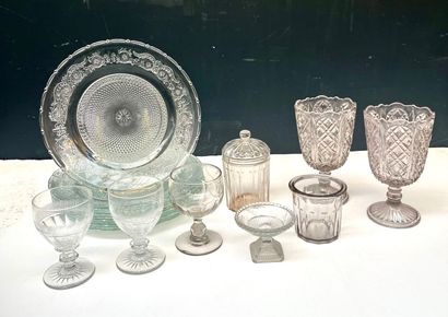 Ensemble en verre comprenant 3 verres à vin,...