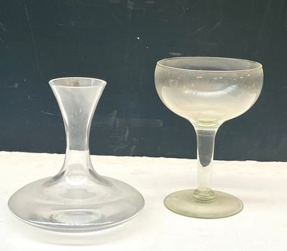 Ensemble en verre comprenant une carafe à...