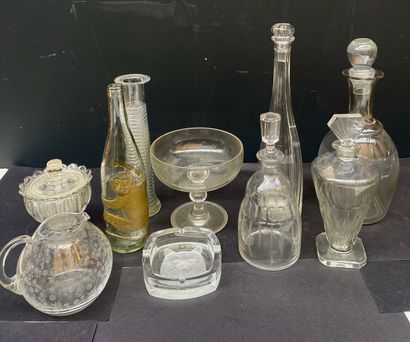 Ensemble en verre comprenant 1 cendrier,...