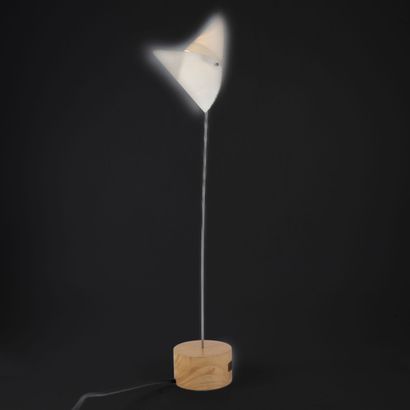 Maison Lucien GAU 
Lampe en métal, l'abat-jour...
