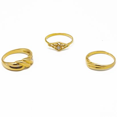3 rings in 18 K (750/1000) yellow gold, one...