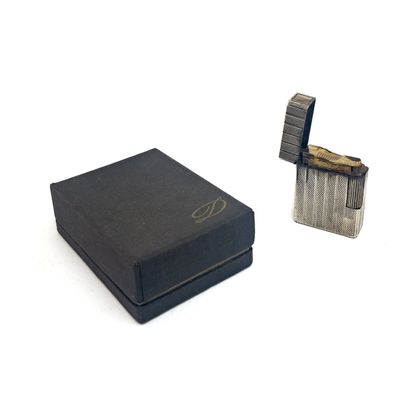 S.T. DUPONT Paris
Silver-plated lighter with...