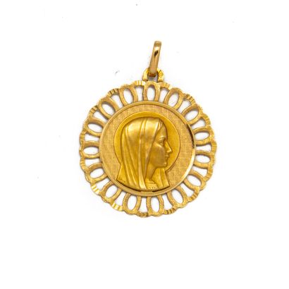 Medal in 18K (750/1000) yellow gold adorned...