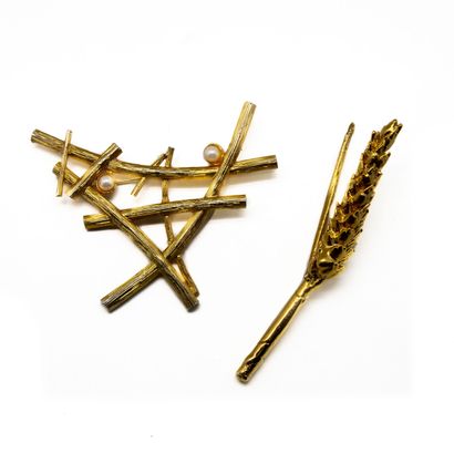 DOLCE VITA 
Gilded metal brooch in the form...