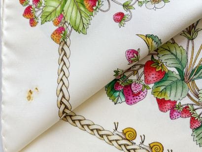 GUCCI Vintage
Printed silk scarf: Basket...