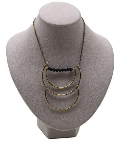 SWAROVSKI et divers
Trois bijoux en métal...