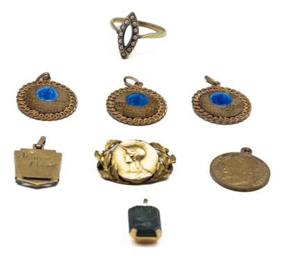 Ensemble dépareillé de bijoux anciens en...
