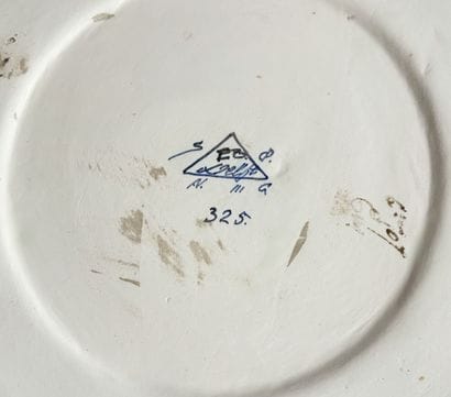 DELFT 
A charming earthenware vase with two...