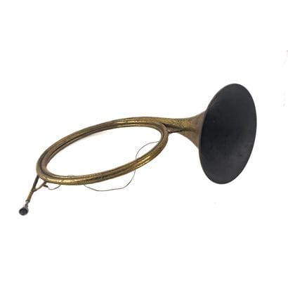 Cor de chasse en laiton 
L. : 60 cm ; D....
