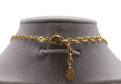 INES DE LA FRESSANGE. 
Collier en métal doré...