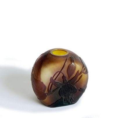 GALLE
Small, spherical vase with flat sides,...