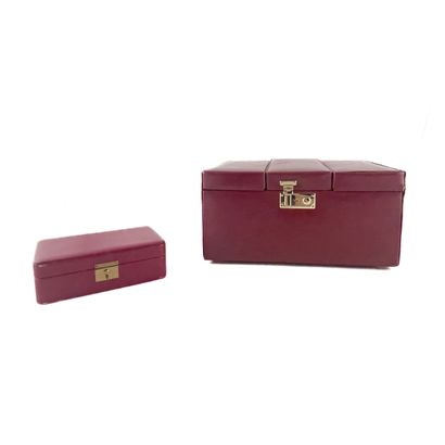 Ensemble de 2 coffrets à bijoux en cuir rouge...