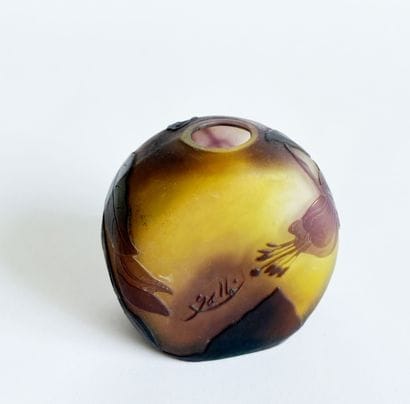 GALLE
Small, spherical vase with flat sides,...