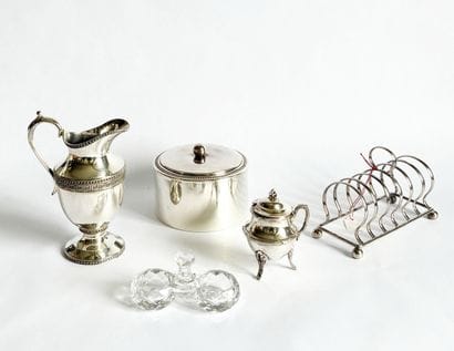 Ensemble dépareillé en métal argenté composé...