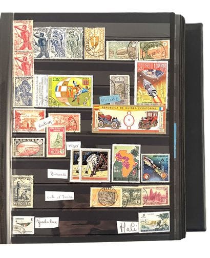ALBUMS de TIMBRES
Ensemble de 6 albums -...