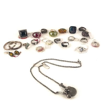 Lot de bijoux en argent comprenant une quinzaine...