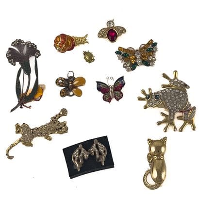 Lot comprenant 8 broches en forme d'animaux...