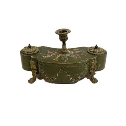 Encrier en bois, à décor peint de putti et...