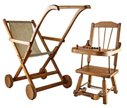 Mobilier de poupée en bois naturel comprenant...