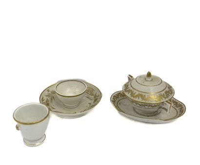 Lot de VERRERIES comprenant : 
- 5 vases...