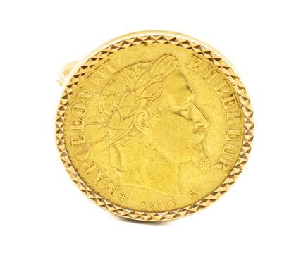 Bague en or jaune 18 K (750/1000) ornée d'une...