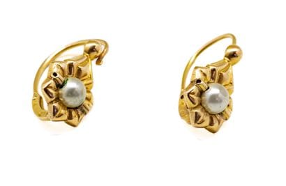 Paire de dormeuses d'oreille en or jaune...