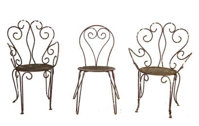 Mobilier de jardin en fer comprenant : 
-5...