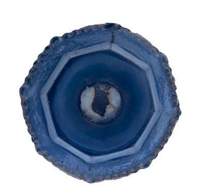 Vase cornet en opaline bleu dégradé à décor...
