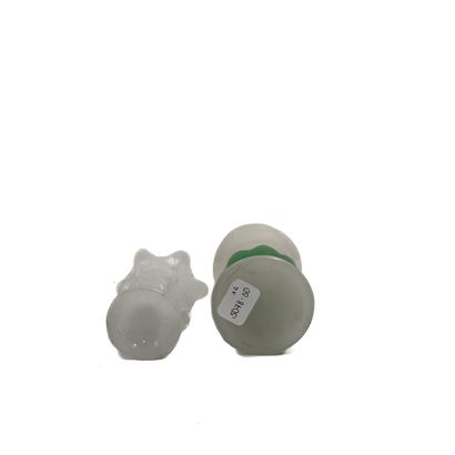 Lot comprenant 2 petits vases sur piédouche...