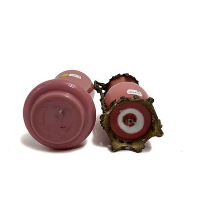 Lot de 2 vases en opaline rose comprenant...