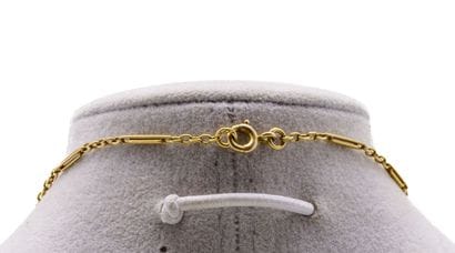 Vers 1900
Collier en or jaune 18 K (750/1000)...