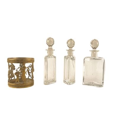 Nécessaire de parfums en verre et laiton,...