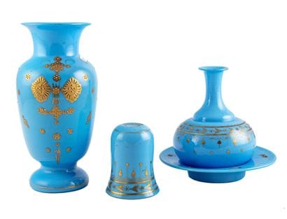 Lot d'opalines bleu turquoise comprenant...