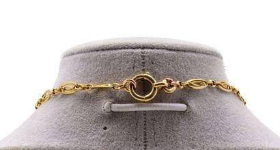 Collier en or jaune 18 K (750/1000), les...