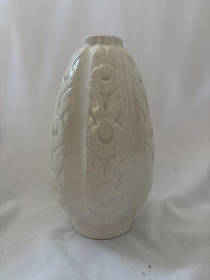 BOCH Frères in La Louvière.
White ceramic...