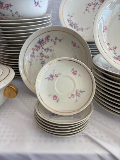 RAYNAUD in Limoges. 
Part of a hard porcelain...