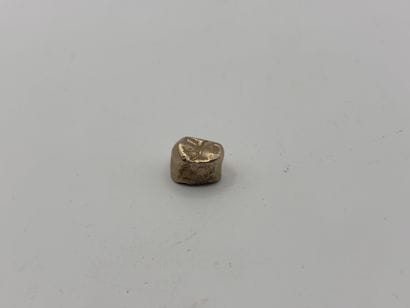 Gold tooth.
Net weight: 2.1 g