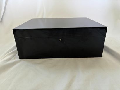 CHRISTOFLE. 
Black lacquered teak cigar box,...