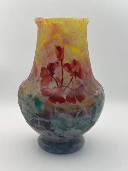 DAUM NANCY. 
Yellow-bottomed marmorated glass...